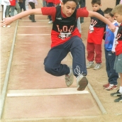 El atletismo es una asignatura más en la vida. En la foto Ángel Aguado, campeón des Petits Lapins, Lyon (France), 2004.
