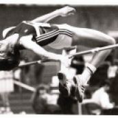Stefka Kostadinova lo ganó todo: Juegos Olímpicos, Campeonatos del Mundo, Indoor y aire libre, Campeonatos de Europa, de su país, de su pueblo, ¡todo! Aún mantiene el record del mundo de altura: 2'09 m (Roma, 30 de agosto de 1987). En la foto aparece saltando en el Palacio de los Deportes, Madrid, febrero, 1988.