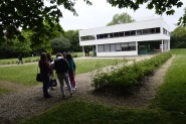 Lyceens en Poissy, frente a la Villa Saboye, de Le Corbusier, el jueves, 4 de mayo.