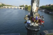 Le Pont des Arts, l'amour eternel.