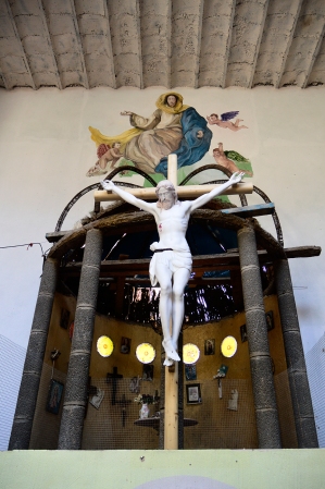 Cristo en lo que será el altar mayor de la catedral de Justo Gallego en Mejorada del Campo.