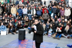 Juan Carlos Monedero dirige una clase en la Puerta del Sol, noviembre de 2012.